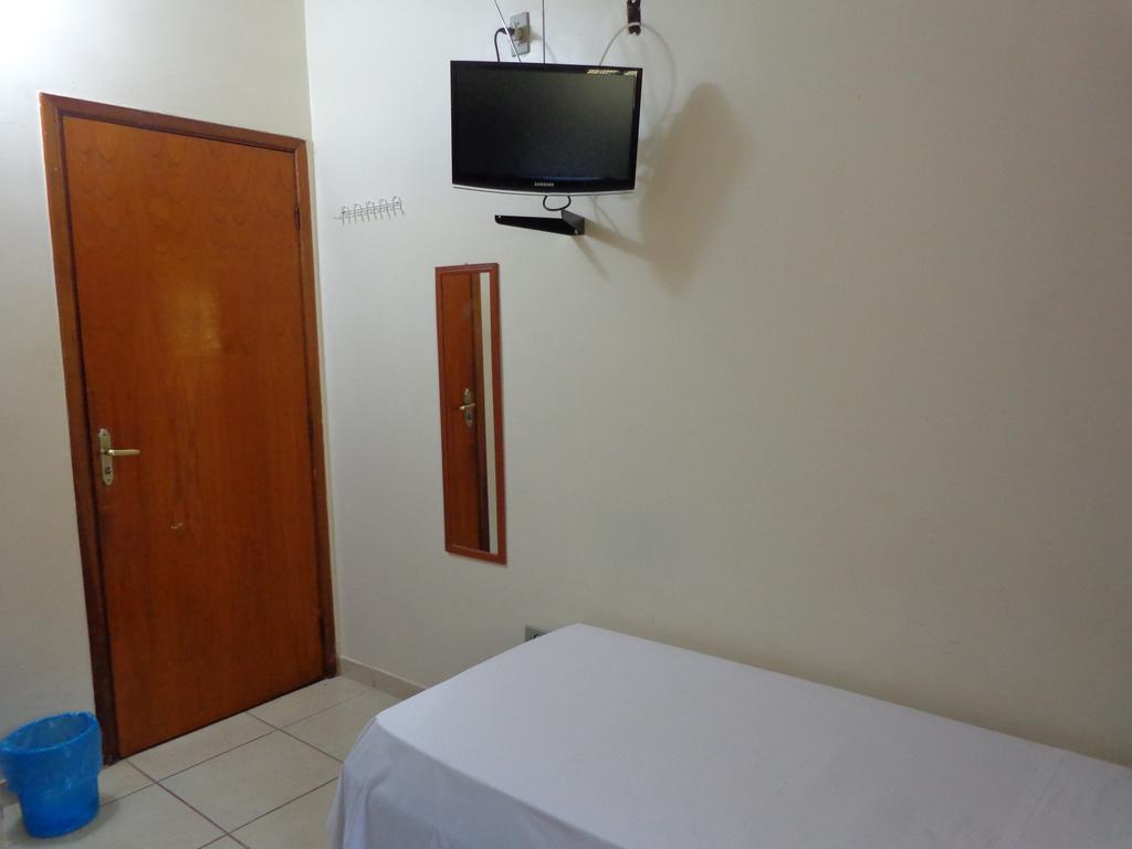 Home Guesthouse กัมโปกรันเด ภายนอก รูปภาพ
